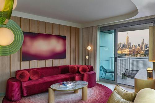 Suite Junior con balcón y vistas del hotel W Hoboken. Foto 1