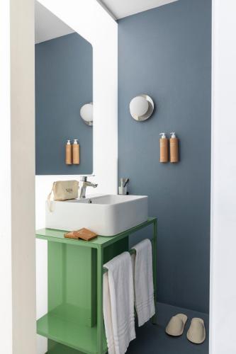 Habitación Doble Pequeña del hotel Moderno Roma. Foto 3