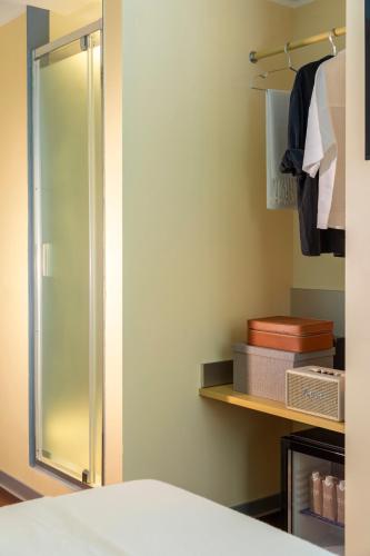 Habitación Doble Pequeña del hotel Moderno Roma. Foto 4