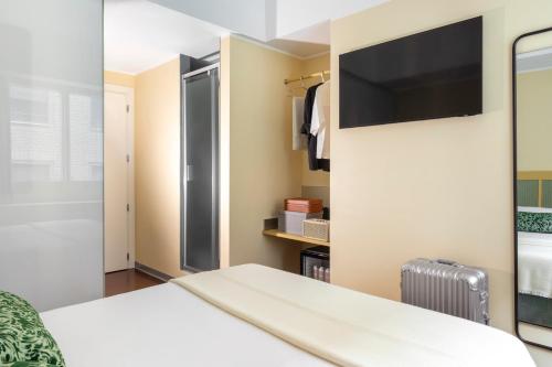 Habitación Doble Pequeña del hotel Moderno Roma. Foto 5
