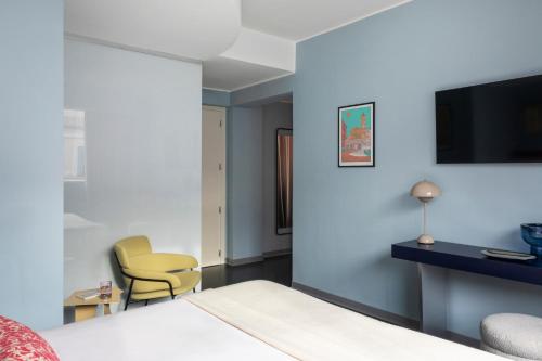 Habitación Doble Deluxe con balcón del hotel Moderno Roma. Foto 1