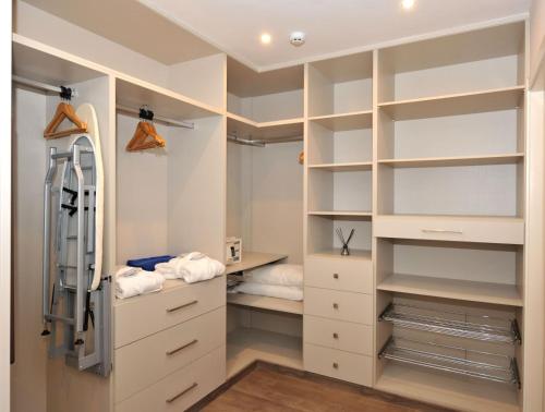 Suite Superior con vistas al mar del hotel Salobreña Suites. Foto 11