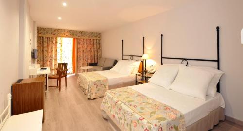 Suite Junior con balcón - No fumadores del hotel Salobreña Suites. Foto 1