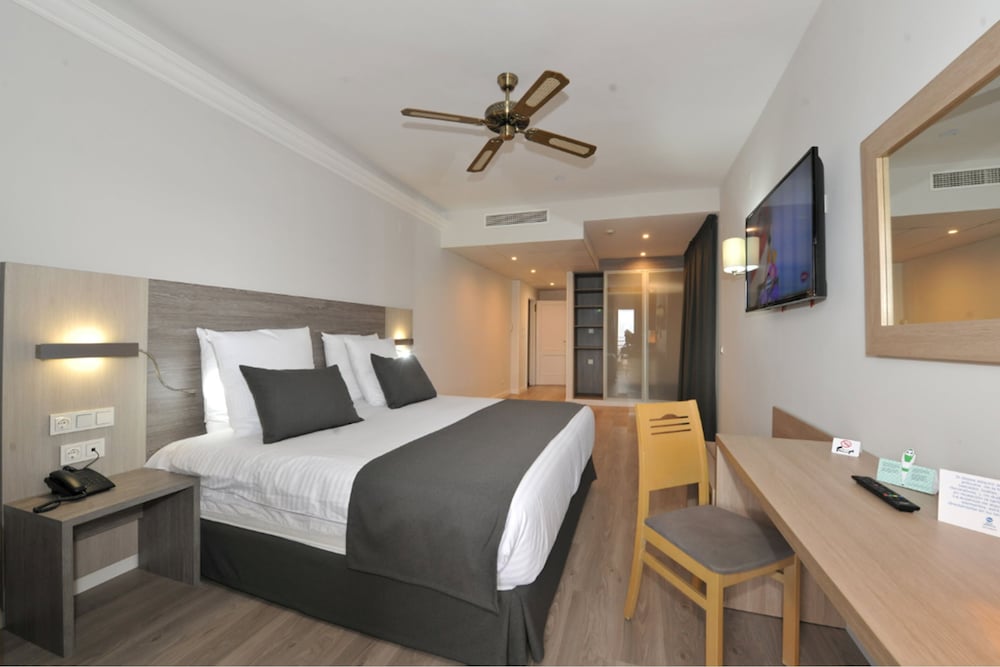 Habitación Club doble del hotel Salobreña Suites