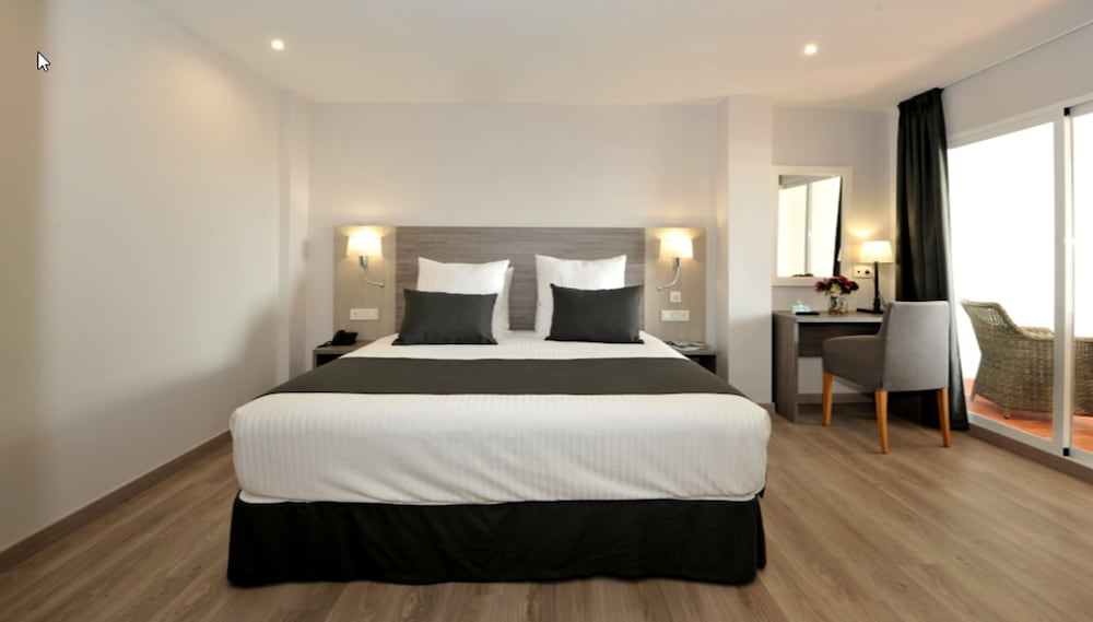 Habitación Club doble del hotel Salobreña Suites. Foto 2