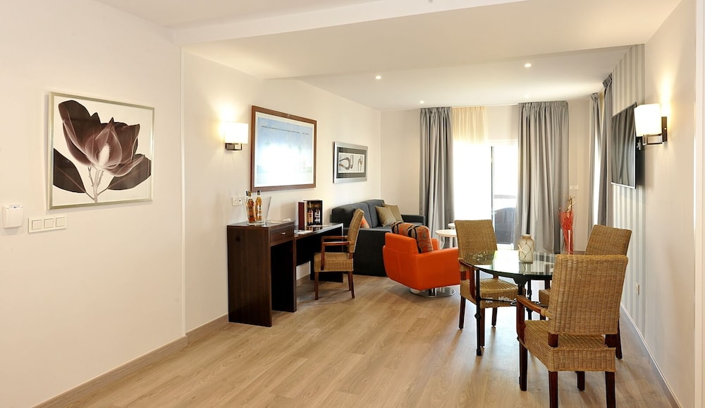 Suite del hotel Salobreña Suites. Foto 2