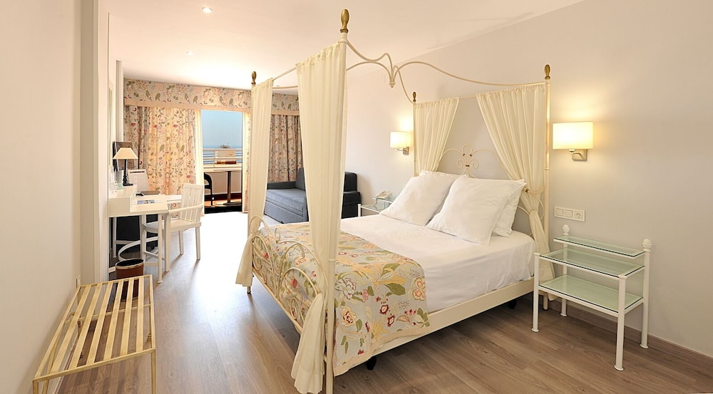 Suite Junior del hotel Salobreña Suites. Foto 1