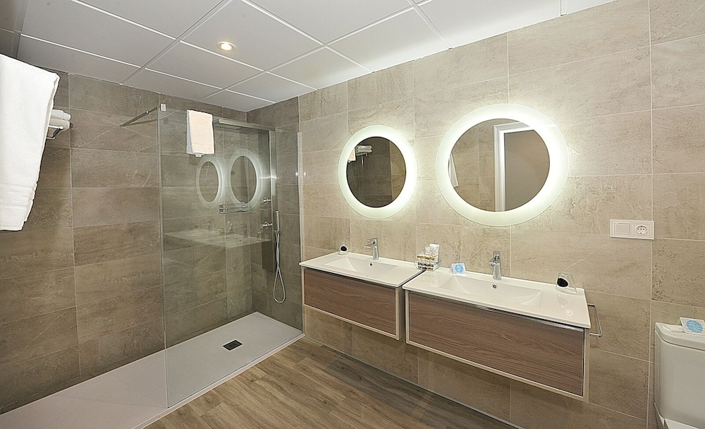 Suite Junior del hotel Salobreña Suites. Foto 3