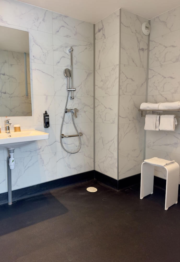 Habitación Estándar con 1 cama doble del hotel Ibis Styles Bordeaux Saint Médard. Foto 7