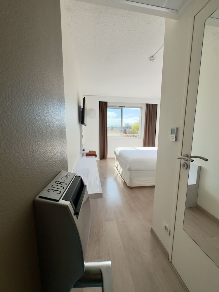 Habitación Estándar con 1 cama doble del hotel Ibis Styles Bordeaux Saint Médard. Foto 9