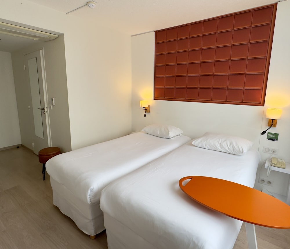 Habitación estándar con 2 camas individuales del hotel Ibis Styles Bordeaux Saint Médard. Foto 3
