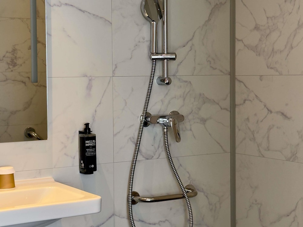 Habitación estándar con 2 camas individuales del hotel Ibis Styles Bordeaux Saint Médard. Foto 6