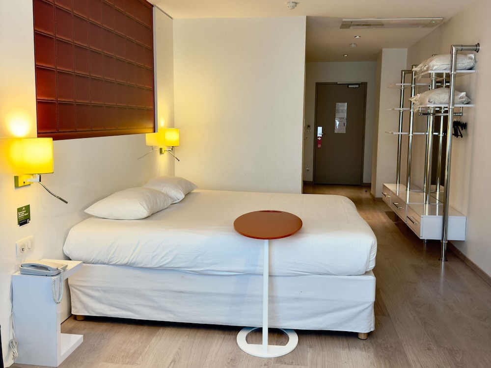 Suite - 2 camas dobles del hotel Ibis Styles Bordeaux Saint Médard. Foto 7