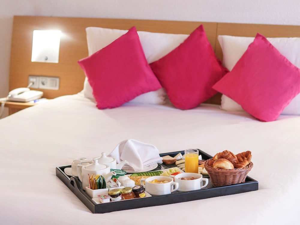 Habitación Luxe con 2 camas individuales del hotel Novotel Tunis. Foto 4