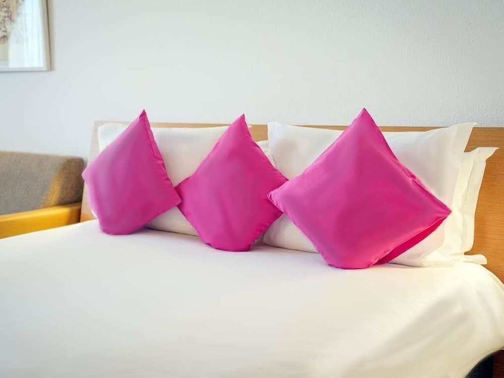 Habitacion Superior con 1 cama doble y Sofa del hotel Novotel Tunis. Foto 7