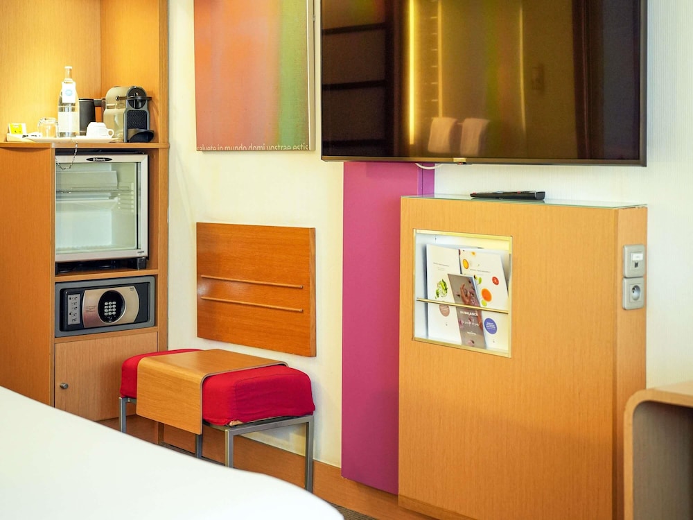 Habitacion Superior con 1 cama doble y Sofa del hotel Novotel Tunis. Foto 12