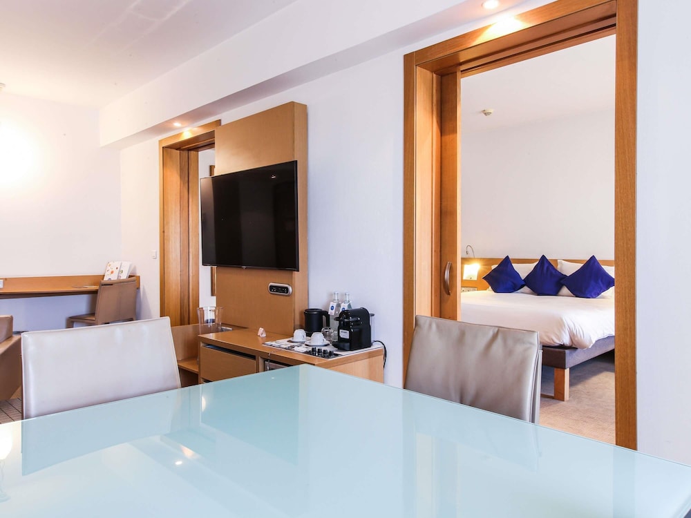 Habitacion Exécutive con 1 cama dobley sofa del hotel Novotel Tunis