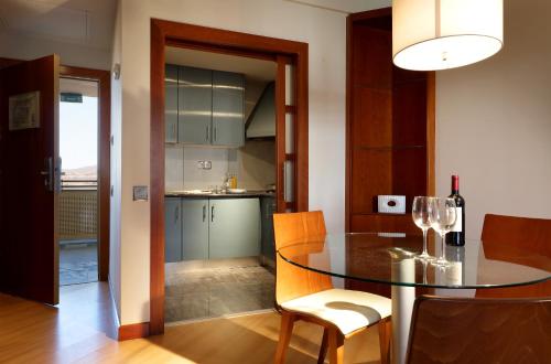 Junior suite Vista Mar 2 Camas individuales kitchenette del hotel Eurostars Las Salinas. Foto 6