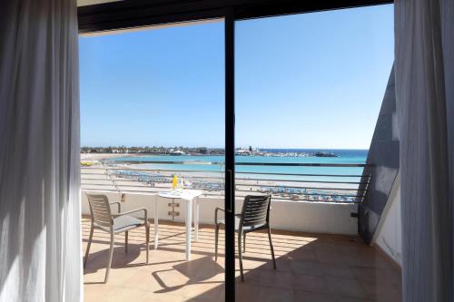 Suite Junior Premium con vistas al mar del hotel Eurostars Las Salinas. Foto 6