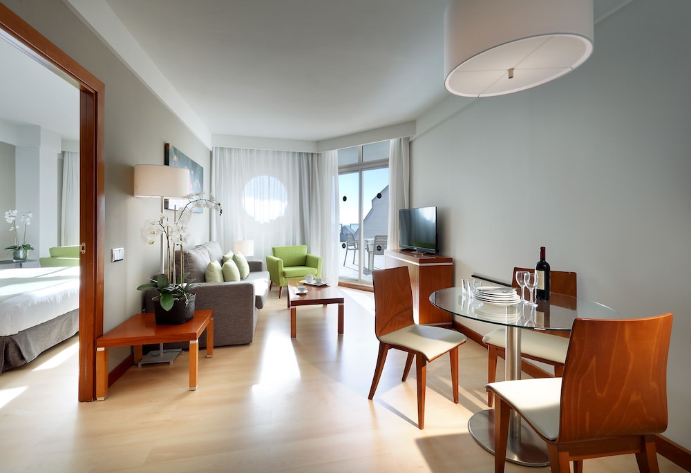 Suite Familiar con vistas al mar del hotel Eurostars Las Salinas. Foto 1