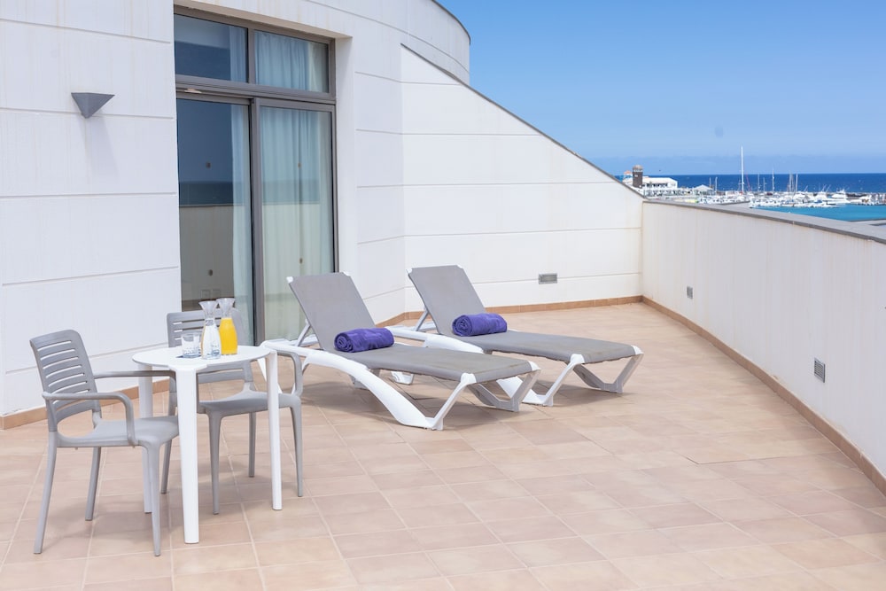 Suite Familiar con vistas al mar del hotel Eurostars Las Salinas. Foto 4