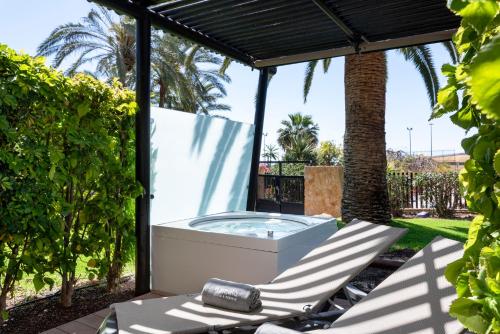 Habitación Deluxe con bañera de hidromasaje. del hotel Barceló Fuerteventura Mar. Foto 4