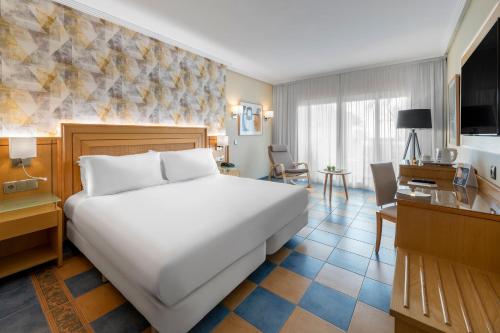 Habitación Doble con vistas al jardín del hotel Elba Sara Beach and Golf Resort. Foto 2