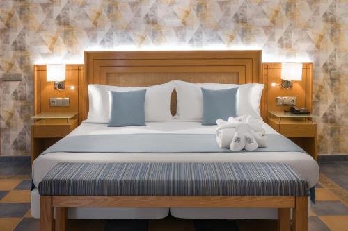 Junior suite Lujo 1 Cama king 1 Cama Individual del hotel Elba Sara Beach and Golf Resort. Foto 6