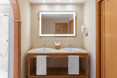 Suite Junior del hotel Elba Sara Beach and Golf Resort. Foto 7