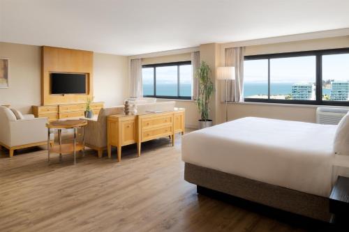 Suite Estudio con cama extragrande del hotel Hilton San Francisco Airport Bayfront. Foto 5