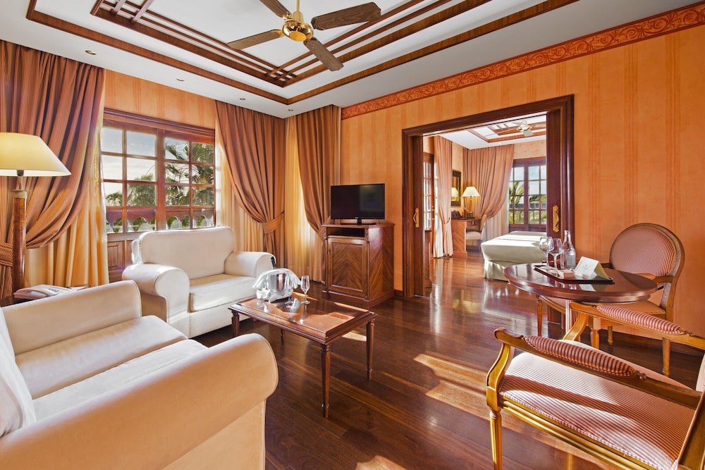 Suite 1 Cama queen Vista al campo de Golf Prestige del hotel Elba Palace Golf Boutique Hotel. Foto 4