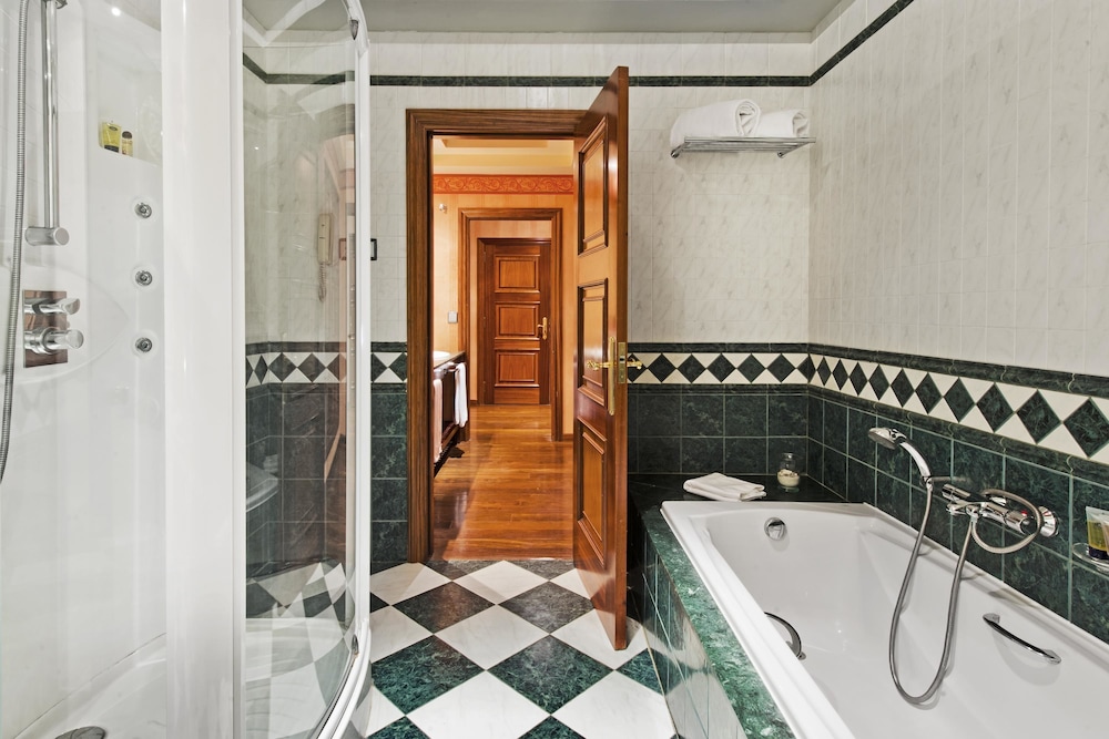 Suite 1 Cama queen Vista al campo de Golf Prestige 1 Cama Individual del hotel Elba Palace Golf Boutique Hotel. Foto 8