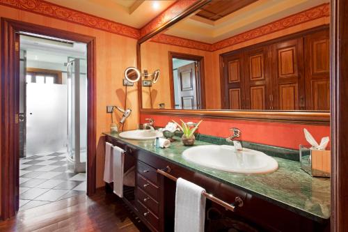 Suite con vistas al campo de golf del hotel Elba Palace Golf Boutique Hotel. Foto 5