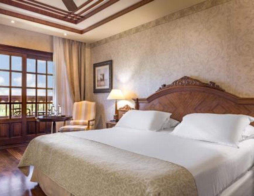 Suite con vistas al campo de golf del hotel Elba Palace Golf Boutique Hotel. Foto 2