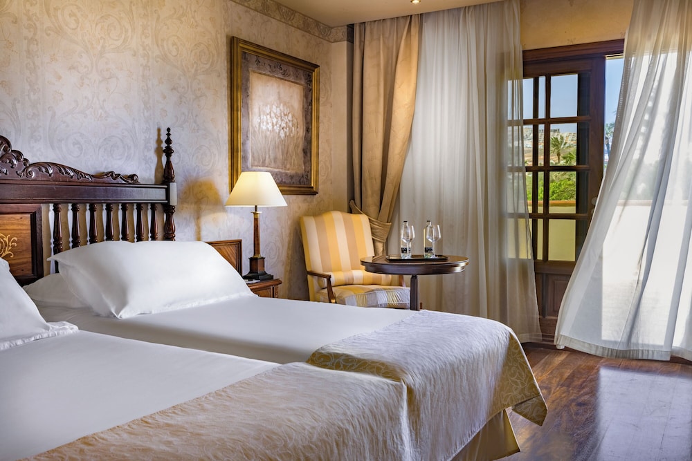 Habitación Confort doble, vistas a la montaña del hotel Elba Palace Golf Boutique Hotel. Foto 2
