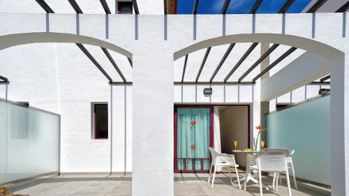 Deluxe room del hotel Broncemar Beach Suites. Foto 1