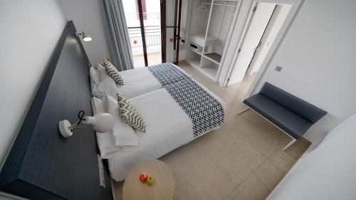 Double Room with Balcony del hotel Broncemar Beach Suites. Foto 2