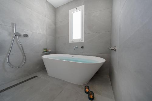 Double Room with Balcony del hotel Broncemar Beach Suites. Foto 6