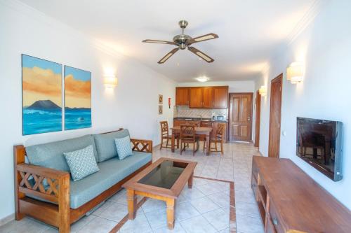 Apartamento 1 habitación Sofá Cama incluido 2 Camas individuales del hotel Las Marismas de Corralejo. Foto 7