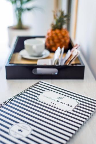 Estudio con terraza y vistas laterales al mar del hotel Dunas Club. Foto 3