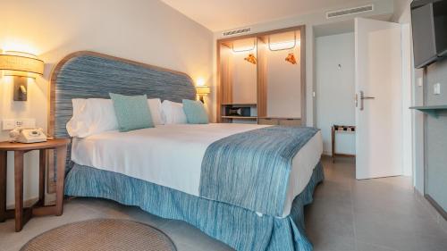 Suite infantil Premier con vistas a la piscina del hotel HD Lobos Natura Fuerteventura. Foto 3