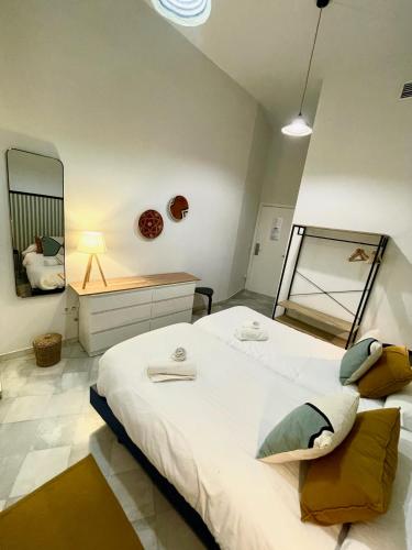 Habitación Doble con baño - 2 camas del hotel Samay Sevilla. Foto 7