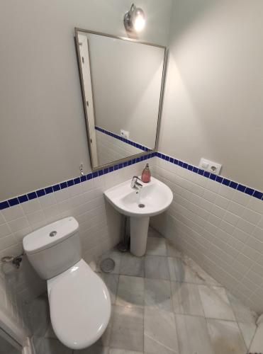 Cama en habitación compartida de 8 camas del hotel Samay Sevilla. Foto 2