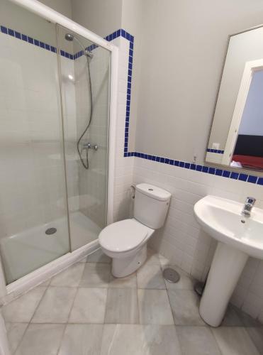 Cama en habitación compartida de 8 camas del hotel Samay Sevilla. Foto 3