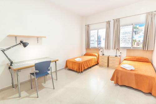 Habitación Doble con baño privado - 2 camas del hotel Inturjoven Sevilla - Hostel. Foto 9