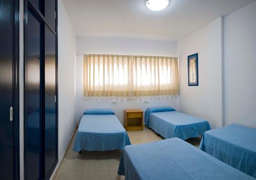 Habitación Doble con baño privado - 2 camas del hotel Inturjoven Sevilla - Hostel. Foto 8