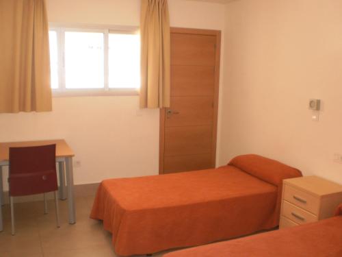 Habitación Doble con baño privado - 2 camas del hotel Inturjoven Sevilla - Hostel. Foto 4