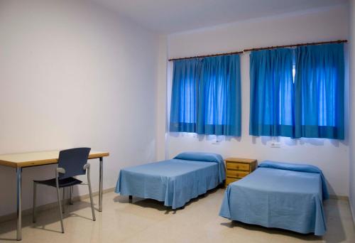 Habitación Doble con baño privado - 2 camas del hotel Inturjoven Sevilla - Hostel. Foto 7