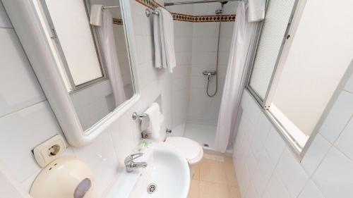 Habitación Doble con baño privado - 2 camas del hotel Gala. Foto 3