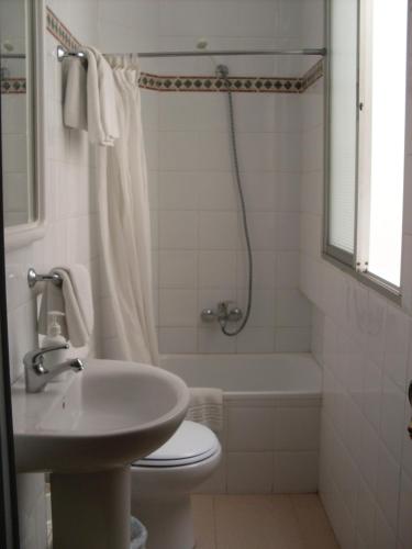 Habitación Individual con baño compartido del hotel Gala. Foto 1